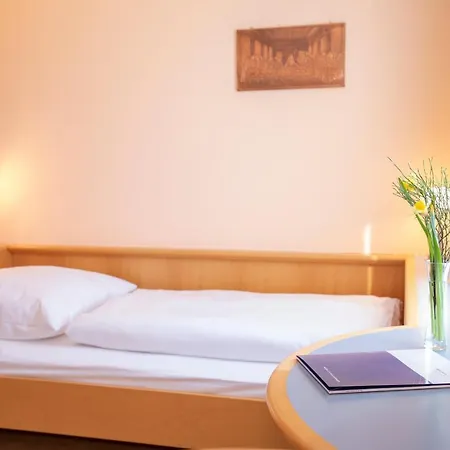 Spectrum Kirche Exerzitien-und Bildungshaus Auf Mariahilf Готель *