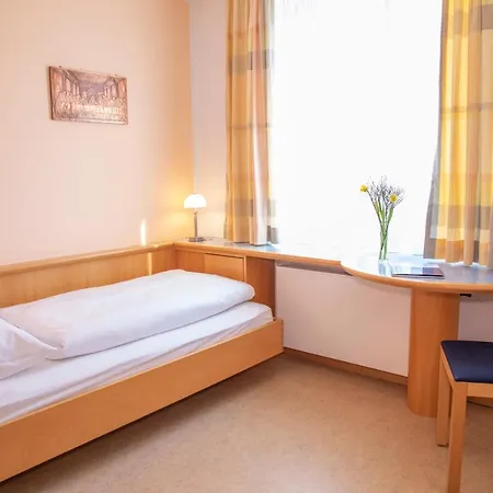 Spectrum Kirche Exerzitien-und Bildungshaus Auf Mariahilf * Пассау