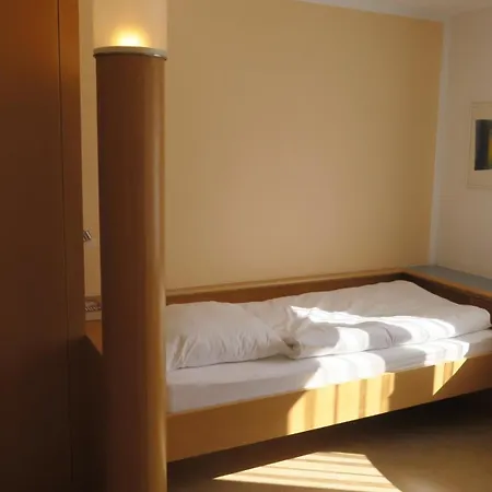 Отель Spectrum Kirche Exerzitien-und Bildungshaus Auf Mariahilf Пассау